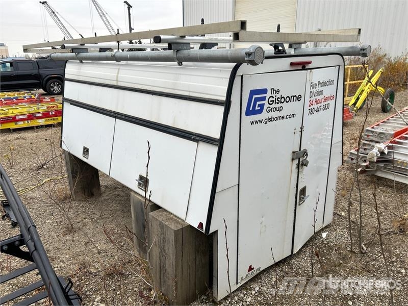  Leer 8 ft 6 in Pickup Canopy مكونات أخرى