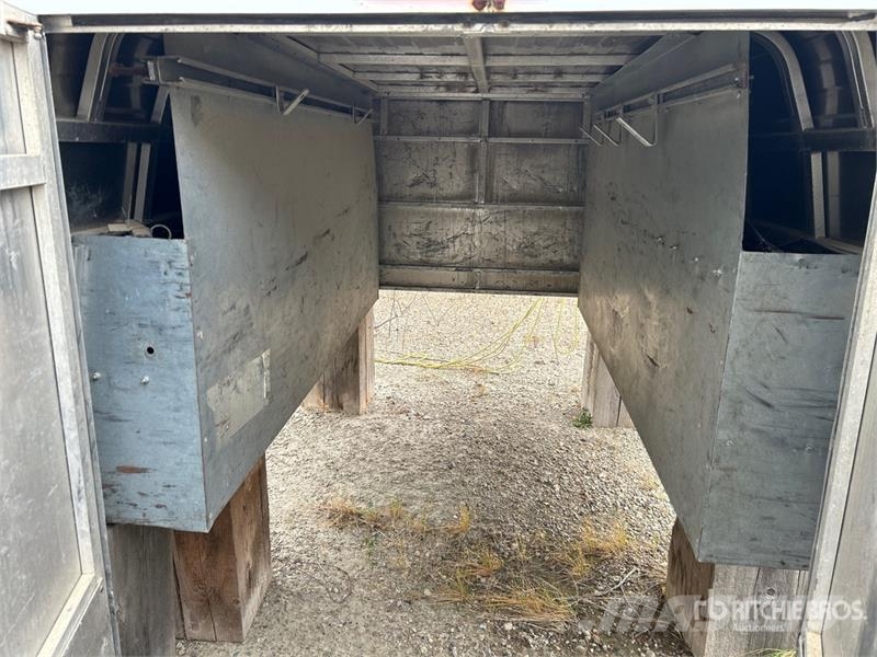  Leer 8 ft 6 in Pickup Canopy مكونات أخرى