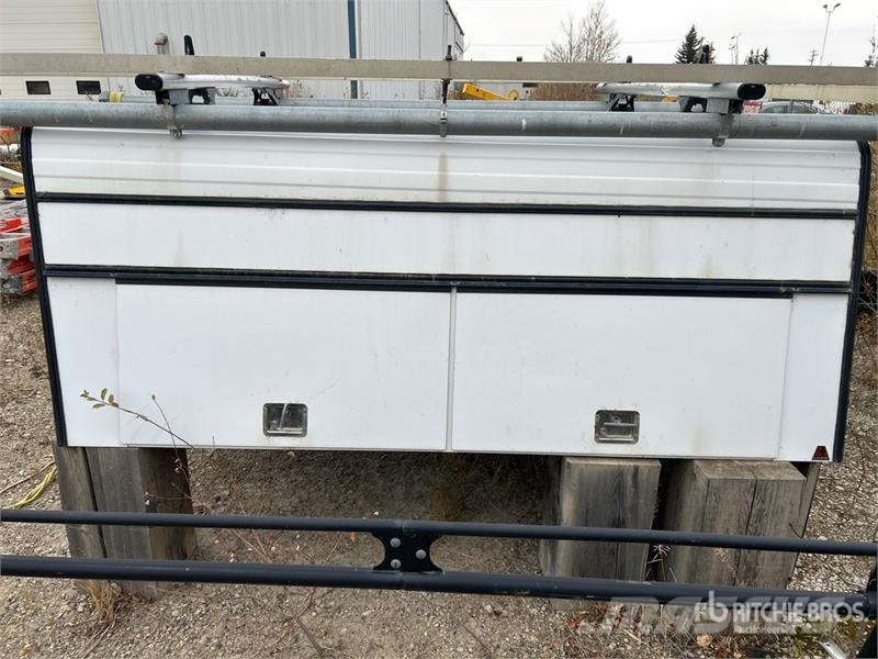  Leer 8 ft 6 in Pickup Canopy مكونات أخرى
