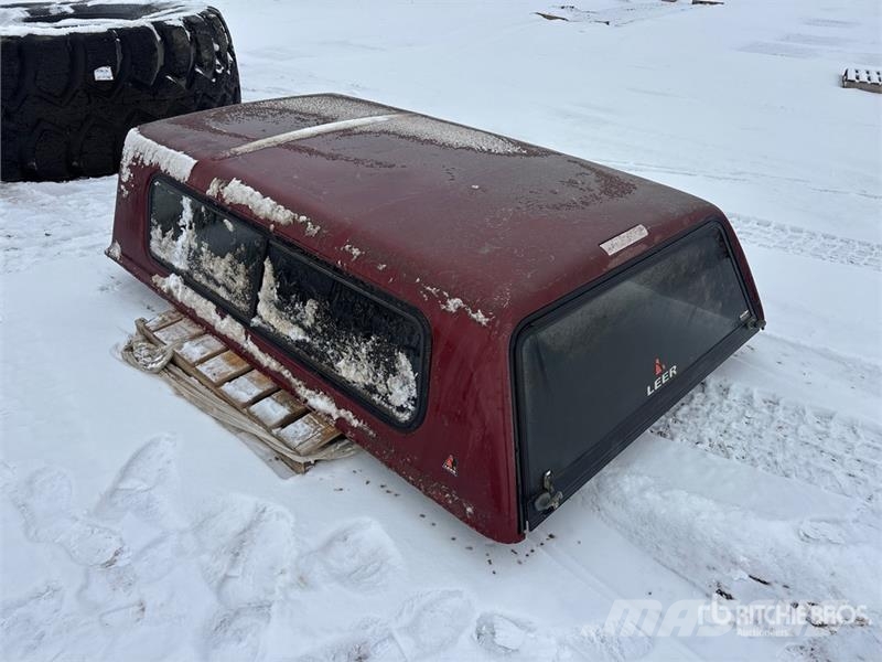  Leer 8 ft Pickup Canopy معدات النقل - غير ذلك