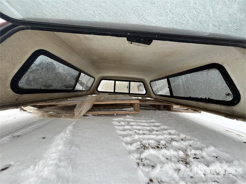  Leer 8 ft Pickup Canopy معدات النقل - غير ذلك