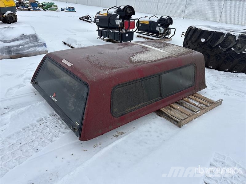  Leer 8 ft Pickup Canopy معدات النقل - غير ذلك