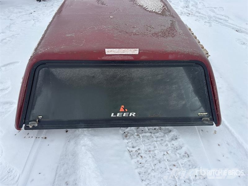  Leer 8 ft Pickup Canopy معدات النقل - غير ذلك