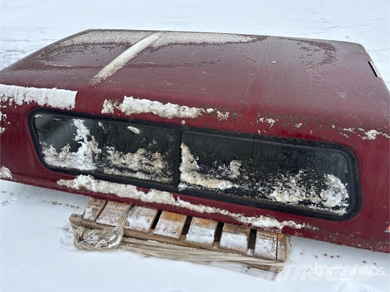  Leer 8 ft Pickup Canopy معدات النقل - غير ذلك