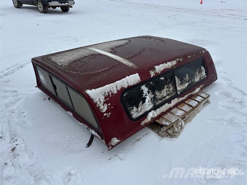  Leer 8 ft Pickup Canopy معدات النقل - غير ذلك