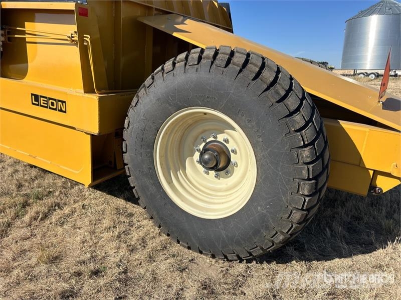 Leon 1700A 4 Tire Hydraulic Pull Scraper (Unused) Strugači
