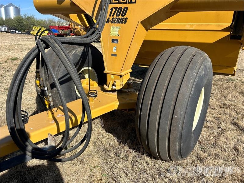 Leon 1700A 4 Tire Hydraulic Pull Scraper (Unused) Strugači