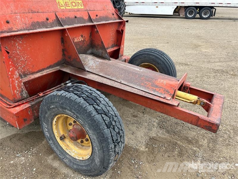 Leon 550 4 Tire Hydraulic Pull Scraper Strugači