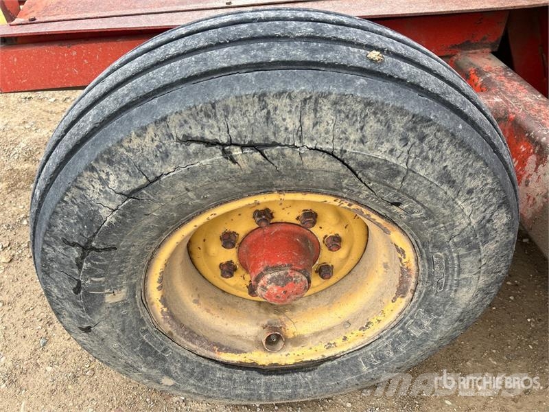 Leon 550 4 Tire Hydraulic Pull Scraper Strugači