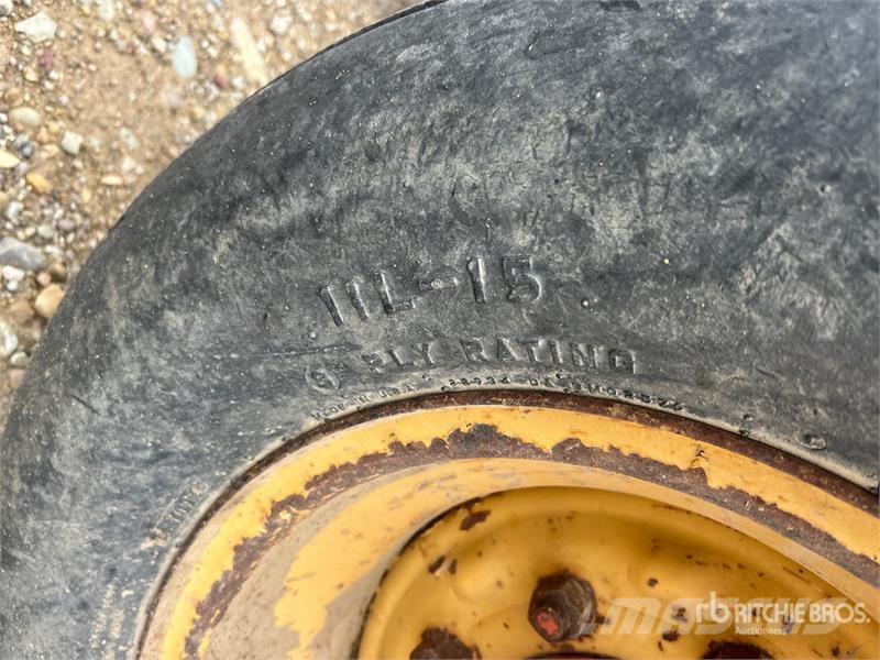 Leon 550 4 Tire Hydraulic Pull Scraper Strugači