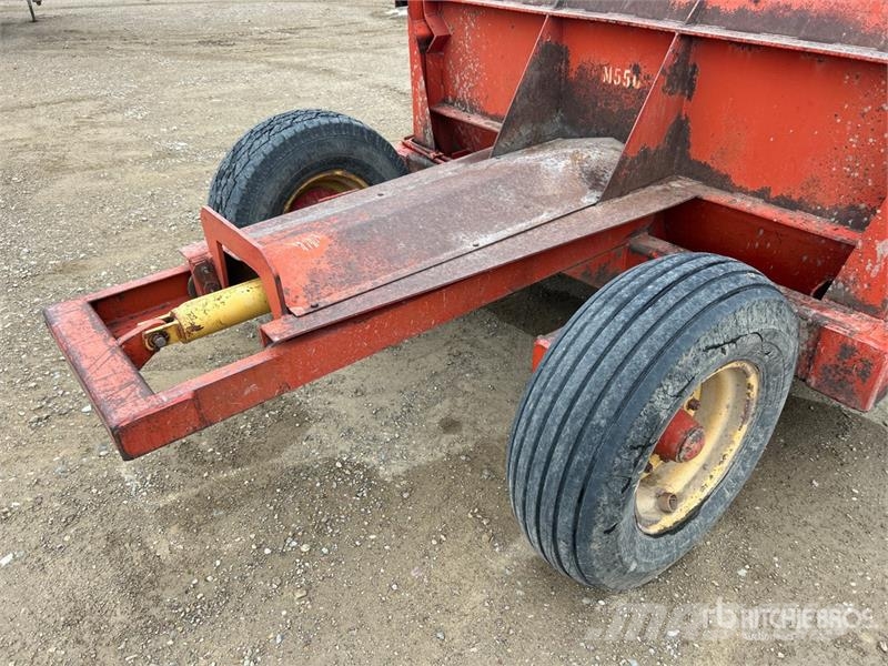 Leon 550 4 Tire Hydraulic Pull Scraper Strugači