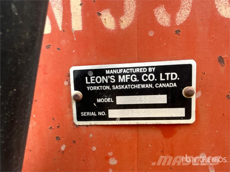 Leon 550 4 Tire Hydraulic Pull Scraper Strugači