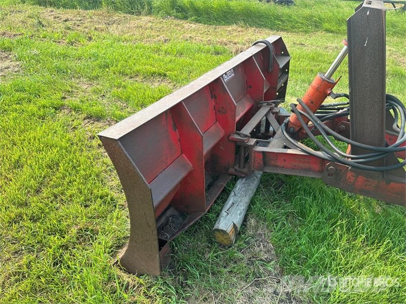 Leon 96 in Dozer Blade Πτερύγια