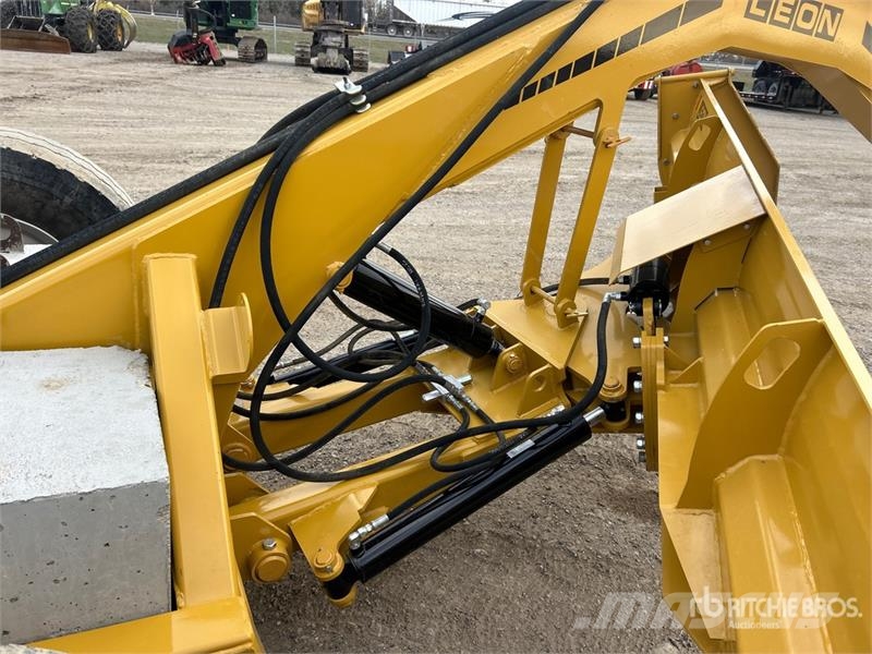 Leon GZ425 2 Tire Hydraulic 14 ft Pull Scraper Skrobaki