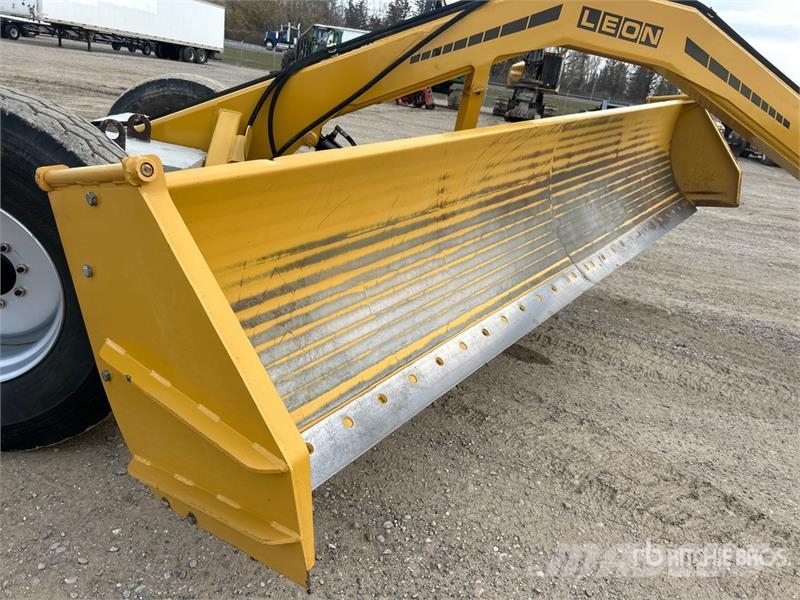 Leon GZ425 2 Tire Hydraulic 14 ft Pull Scraper Skrobaki