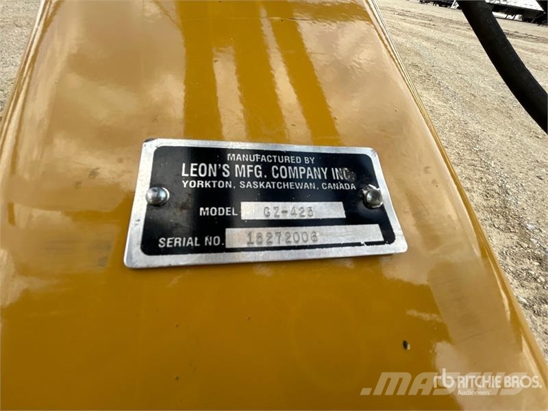 Leon GZ425 2 Tire Hydraulic 14 ft Pull Scraper Skrobaki