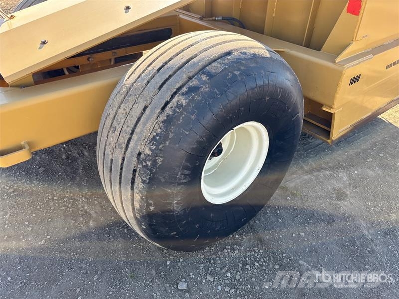 Leon M1000 4 Tire Hydraulic Pull Scraper Földnyesők (szkréperek)