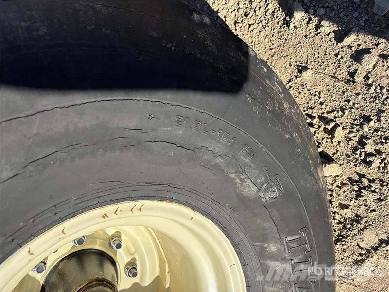 Leon M1000 4 Tire Hydraulic Pull Scraper Földnyesők (szkréperek)