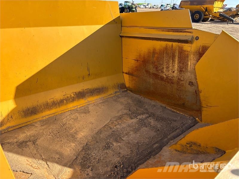 Leon M1000 4 Tire Hydraulic Pull Scraper Földnyesők (szkréperek)