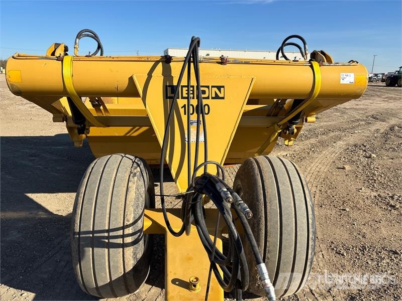 Leon M1000 4 Tire Hydraulic Pull Scraper Földnyesők (szkréperek)