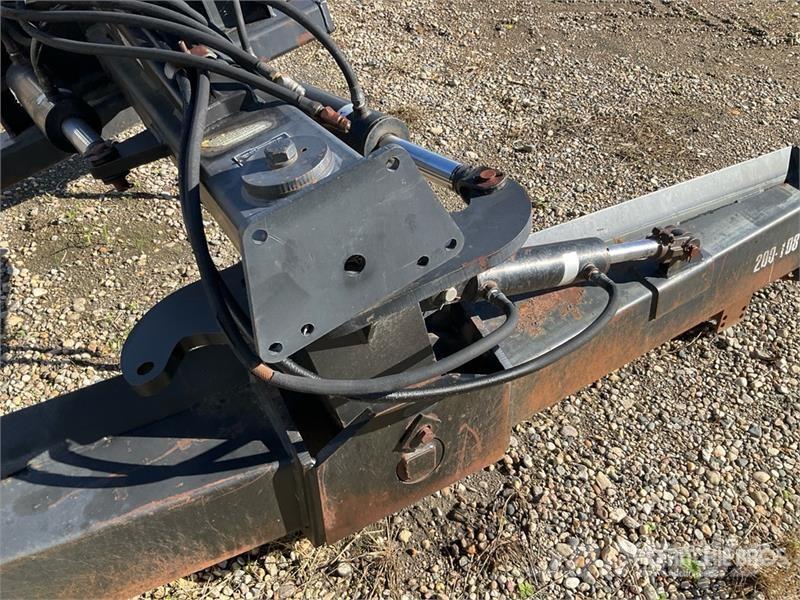 Leon M200 108 in 4-Way 3 Pt Blade Attachment Planierschilder/Scharen