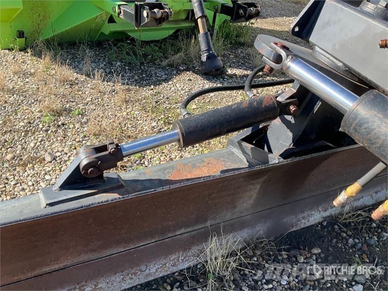 Leon M200 108 in 4-Way 3 Pt Blade Attachment Planierschilder/Scharen