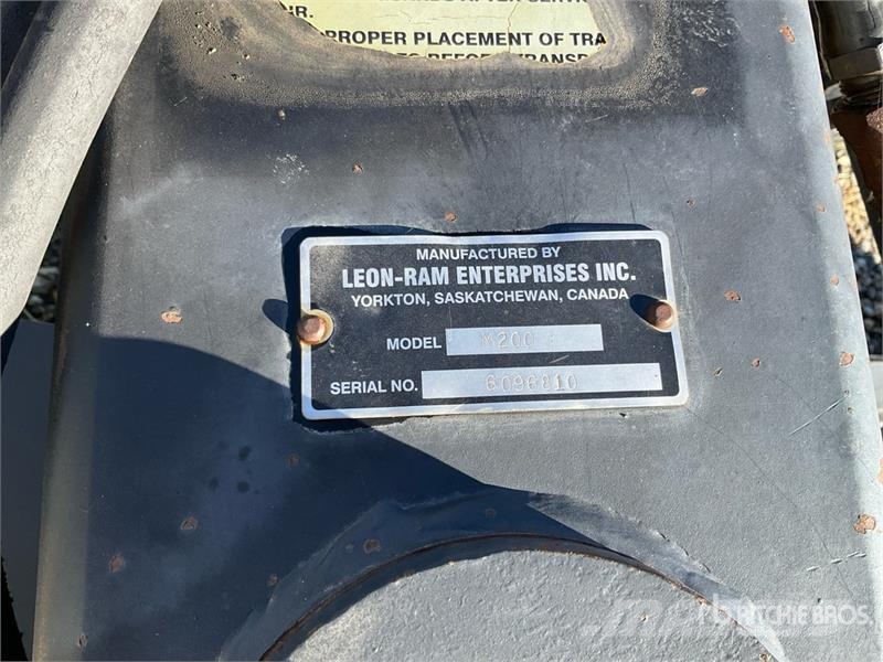 Leon M200 108 in 4-Way 3 Pt Blade Attachment Planierschilder/Scharen
