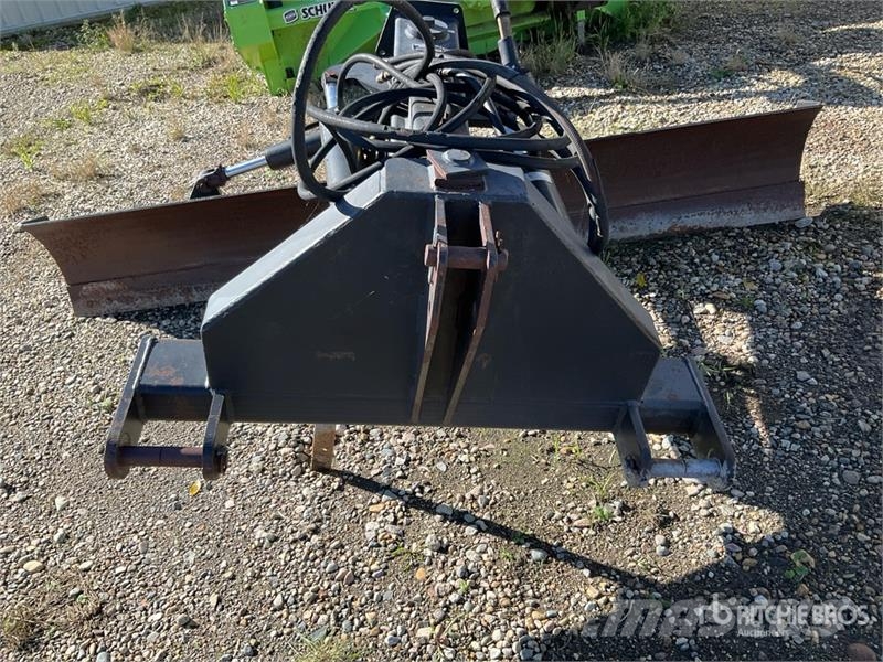 Leon M200 108 in 4-Way 3 Pt Blade Attachment Planierschilder/Scharen