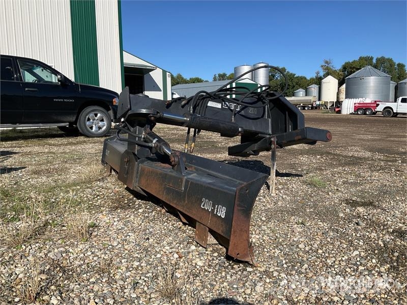 Leon M200 108 in 4-Way 3 Pt Blade Attachment Planierschilder/Scharen