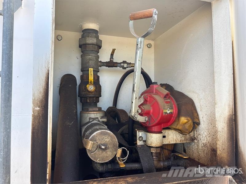 Les Industries Desjardin 35214 L Skid Mounted Stee Fuel and additive tanks