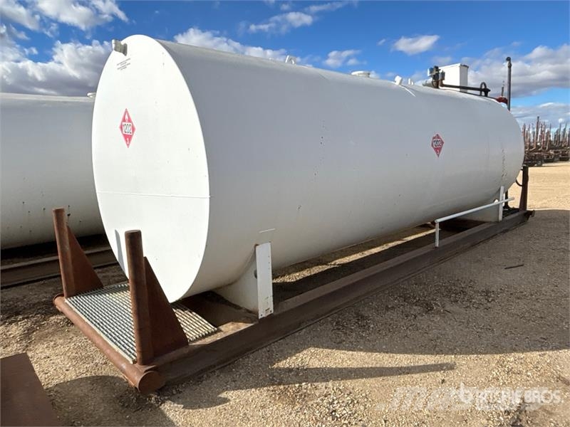 Les Industries Desjardin 35214 L Skid Mounted Stee Fuel and additive tanks