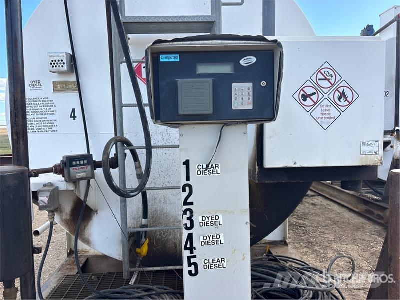 Les Industries Desjardin 35214 L Skid Mounted Stee Fuel and additive tanks