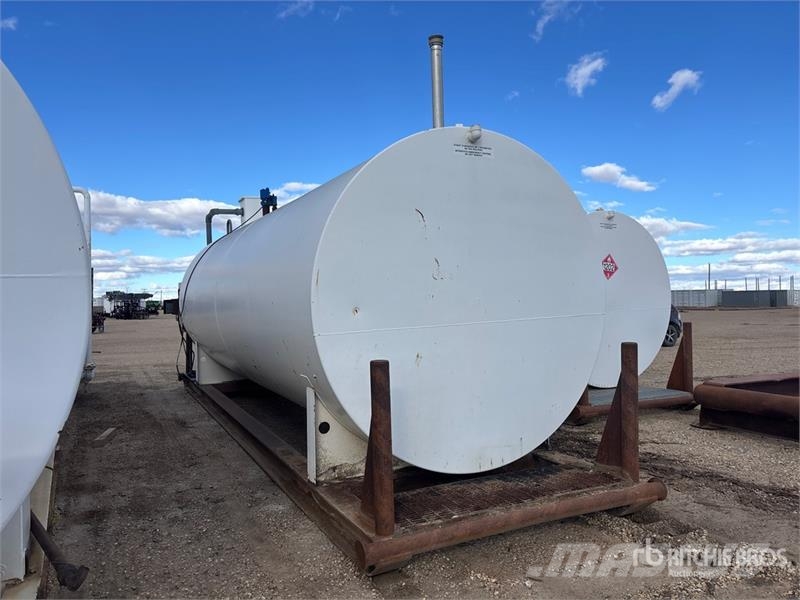  Les Industries Desjardin 35214 L Skid Mounted Stee Fuel and additive tanks