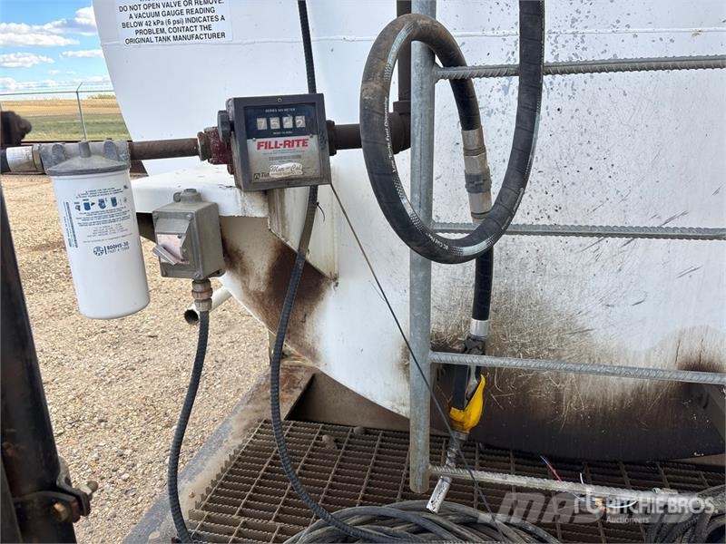 Les Industries Desjardin 35214 L Skid Mounted Stee Fuel and additive tanks