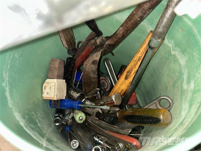  Levels, Ratchets, Wrenches, Jacks, Wrenches & Saw Kiti naudoti statybos komponentai
