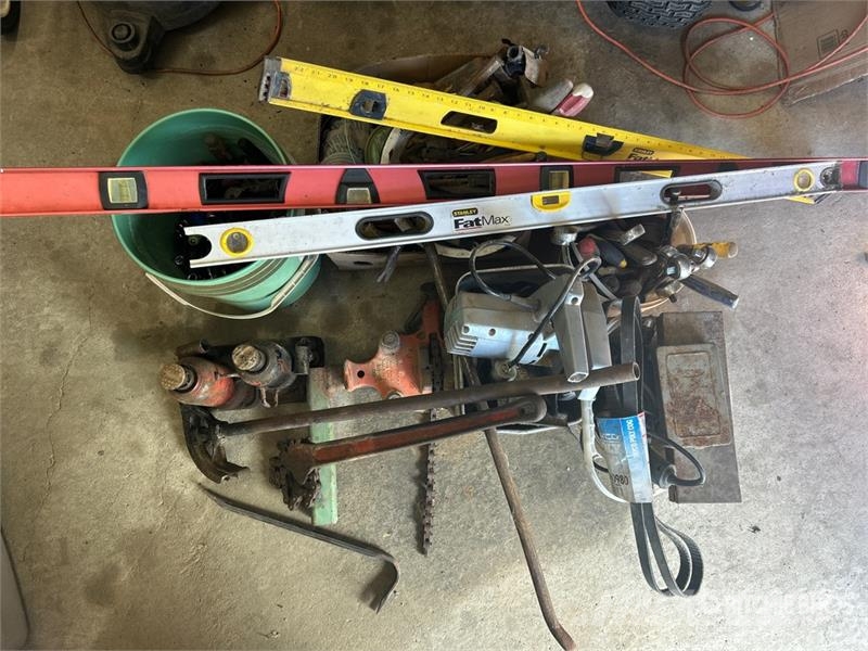  Levels, Ratchets, Wrenches, Jacks, Wrenches & Saw Kiti naudoti statybos komponentai
