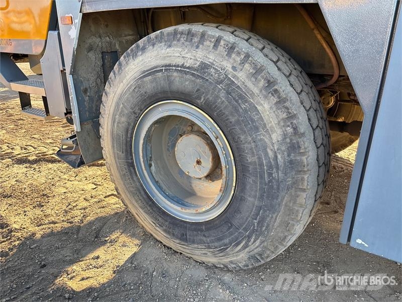 Liebherr LTM1055 107000 lb 6x6x6 All Terrain Crane Rabljene dizalice za težak teren
