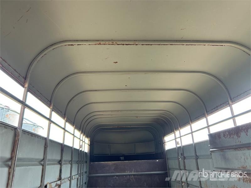 Lift-Off 16 ft T/A Gooseneck Livestock Trailer 動物運輸拖車