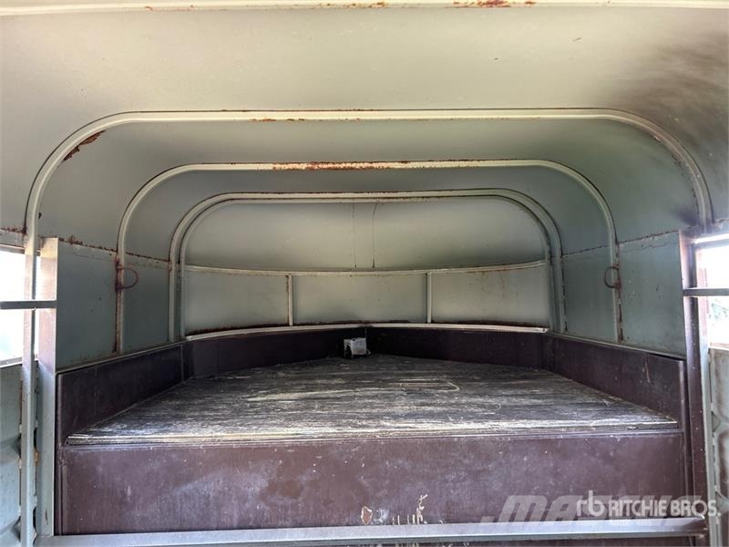 Lift-Off 16 ft T/A Gooseneck Livestock Trailer 動物運輸拖車
