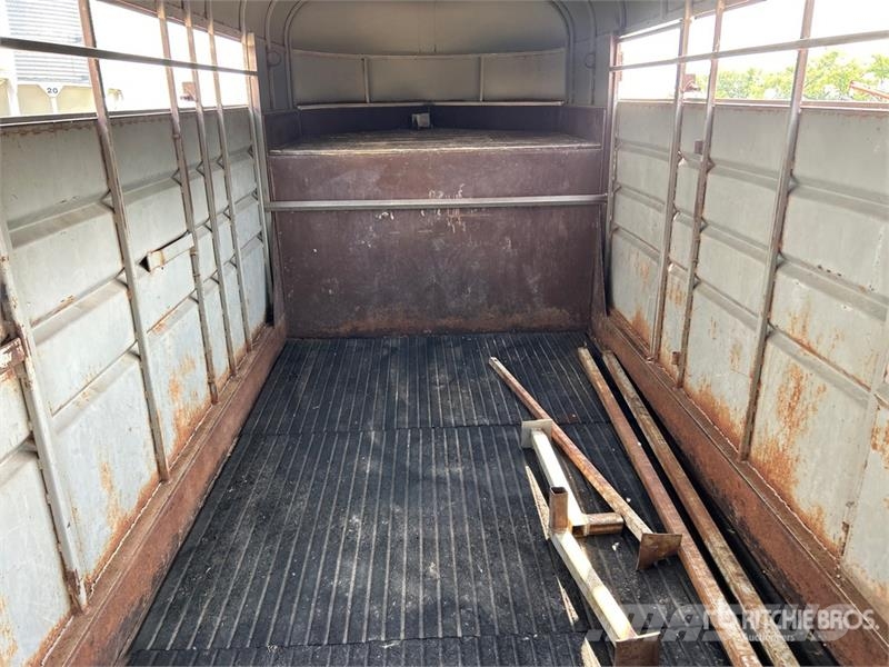 Lift-Off 16 ft T/A Gooseneck Livestock Trailer 動物運輸拖車