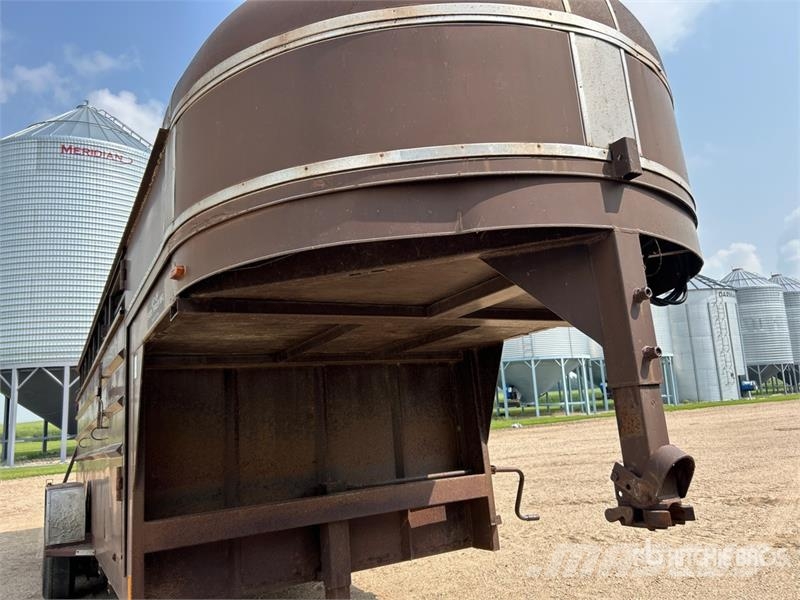 Lift-Off 16 ft T/A Gooseneck Livestock Trailer 動物運輸拖車
