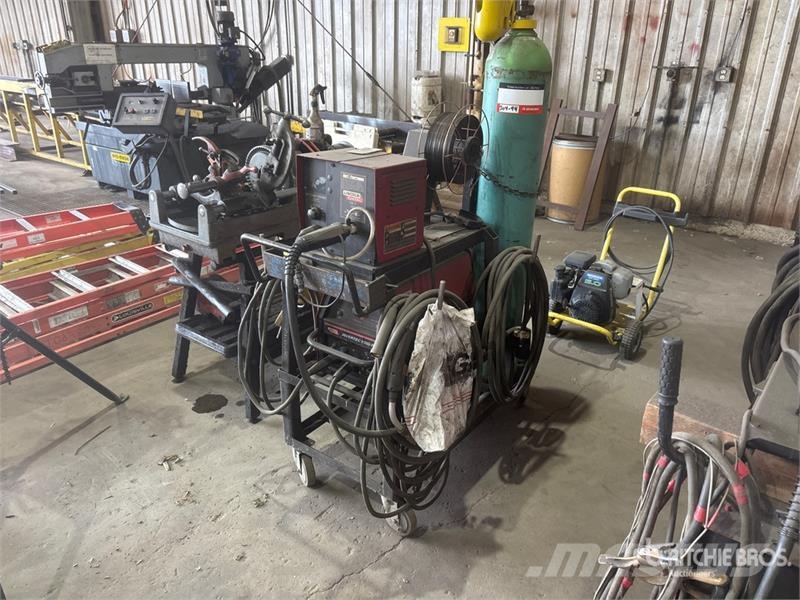 Lincoln Electric Electric Invertec V350-Pro Multi-Operator Soldadoras