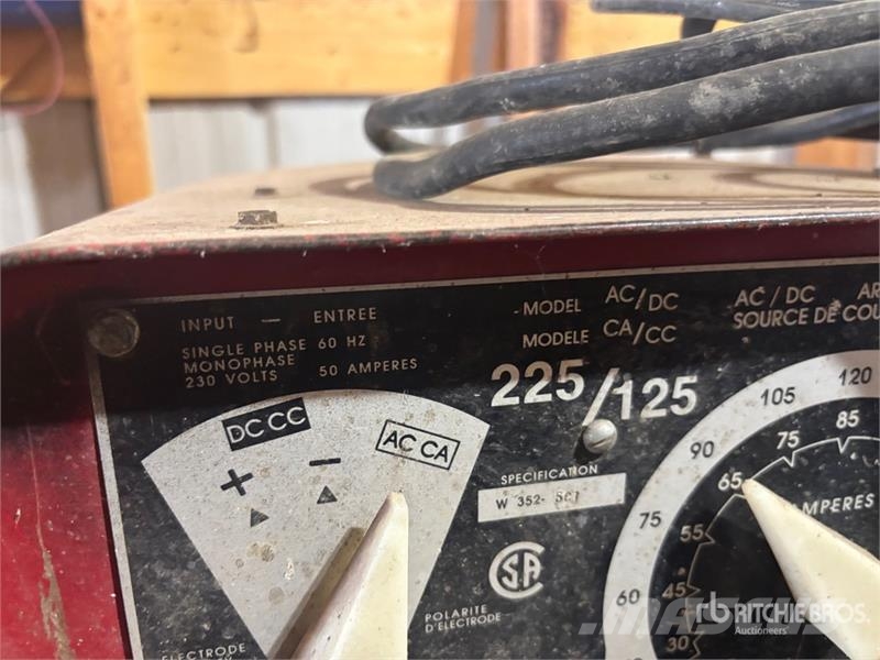 Lincoln Electric Electric 225 A Stick Electric Welder Soldadoras