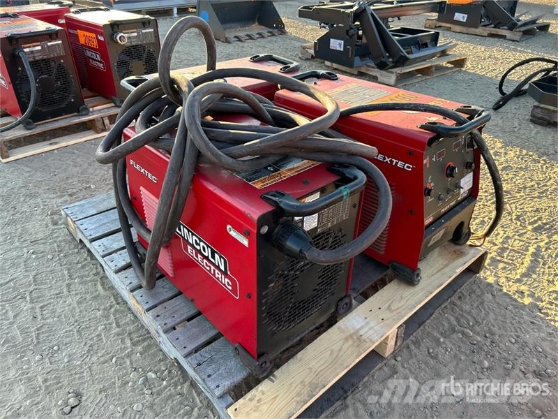 Lincoln Electric of (3) Lincoln Electric Flextex 450 Elect Máquinas de soldar