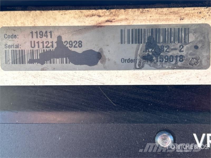 Lincoln Electric of (3) Lincoln Electric Flextex 450 Elect Заваряващи машини