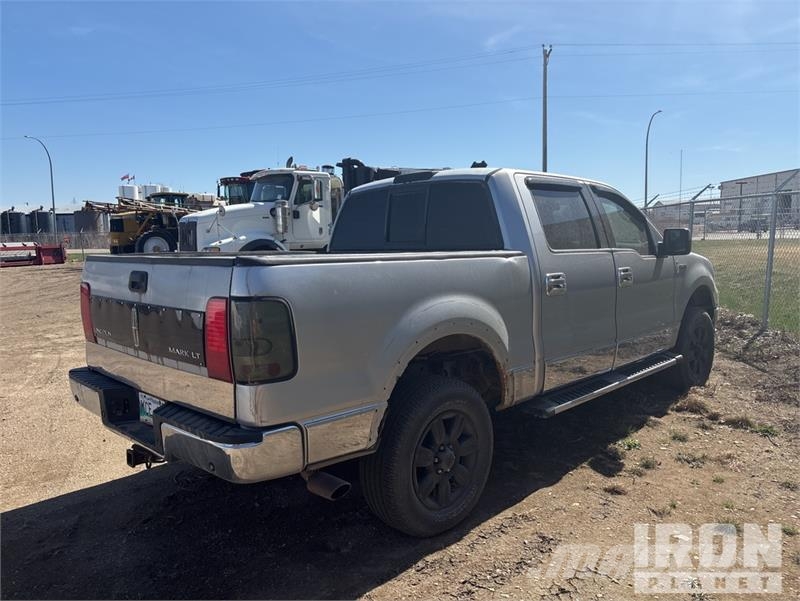 Lincoln Mark LT 4x4 Crew Cab Pickup أخرى
