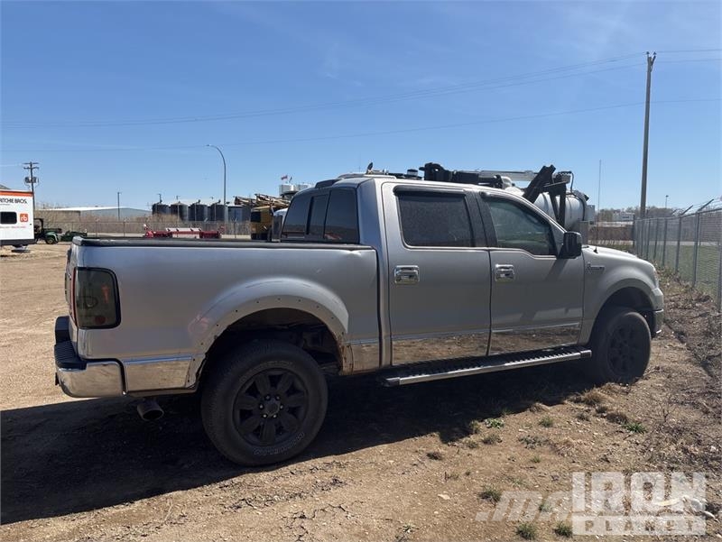 Lincoln Mark LT 4x4 Crew Cab Pickup أخرى