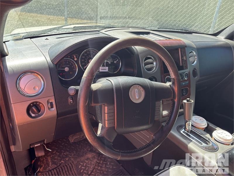 Lincoln Mark LT 4x4 Crew Cab Pickup أخرى