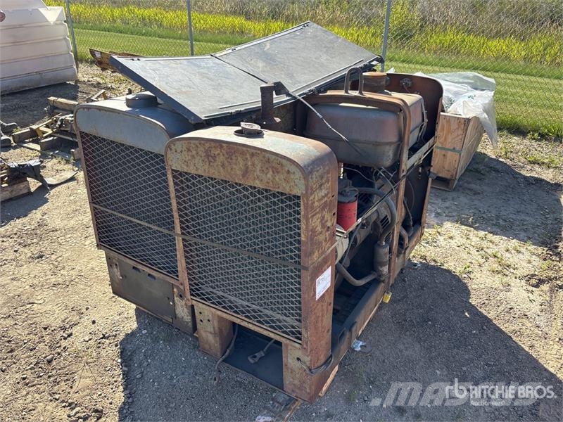 Lincoln of (2) Lincoln Engine Driven Welder Soldadoras