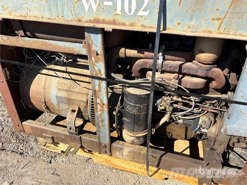 Lincoln of (2) Lincoln Engine Driven Welder Soldadoras
